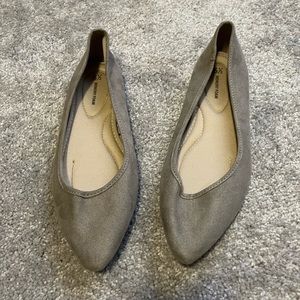Ladies tan flats, size 6 1/2, new without tags